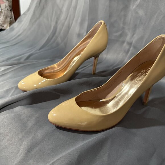 Coach Tan Heels - Picture 2 of 5